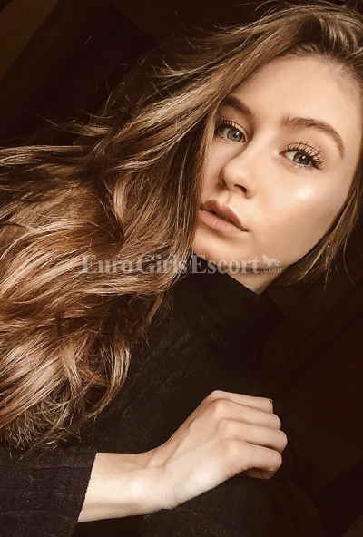 Angelinna, agence Zara Paris